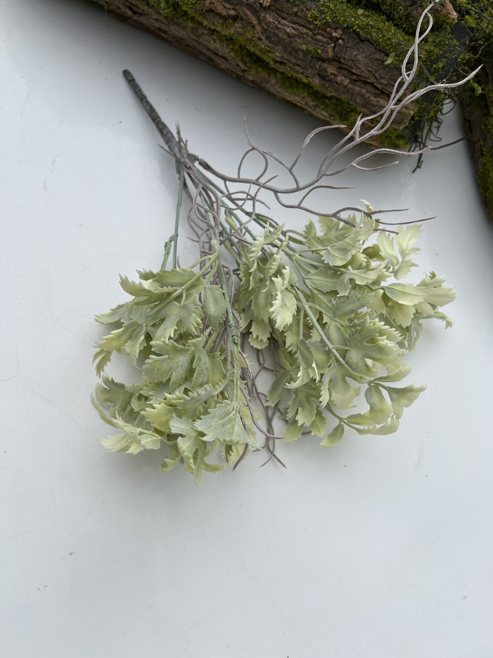 Декоративна гілка штучна з листям біла