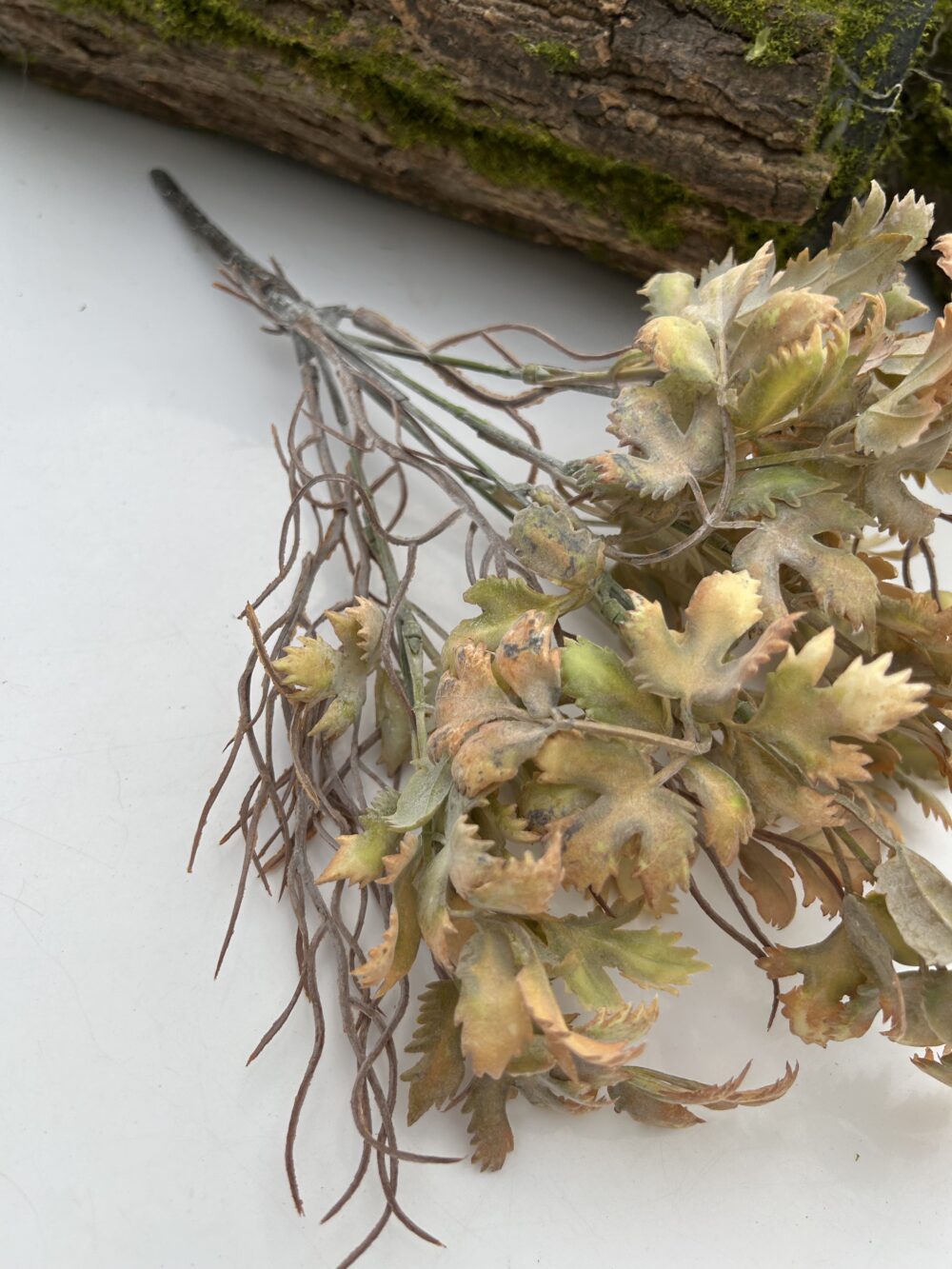 Декоративна гілка штучна з листям біла осіння - Зображення 2