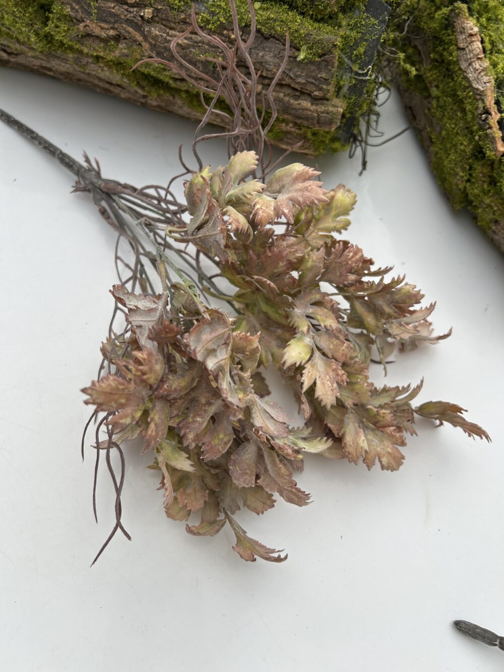 Декоративна гілка штучна з листям біла сіра моко