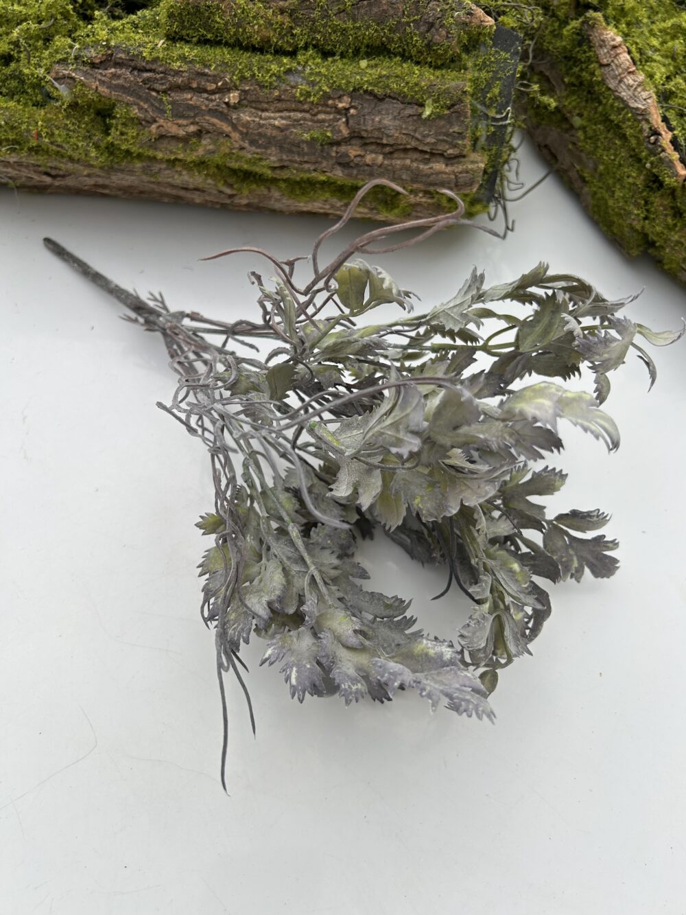 Декоративна гілка штучна з листям біла сіра