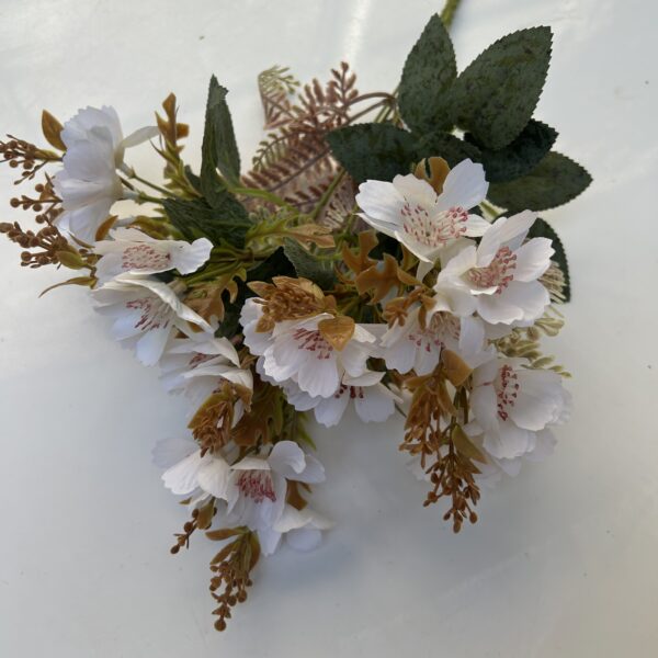 Букет космеї біла