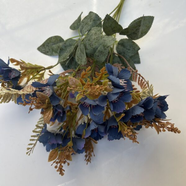 Букет космеї синя