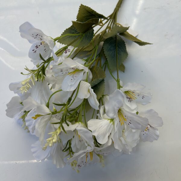 Букет альстромерії білий