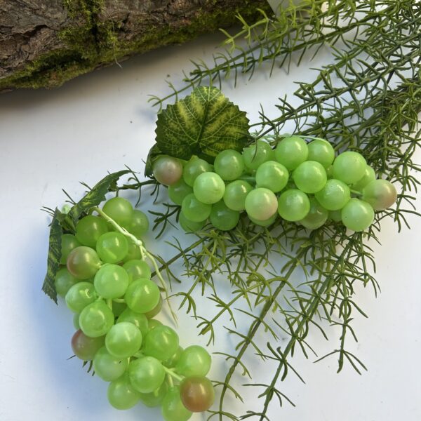 Виноград зелений
