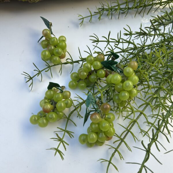 Виноград зелений