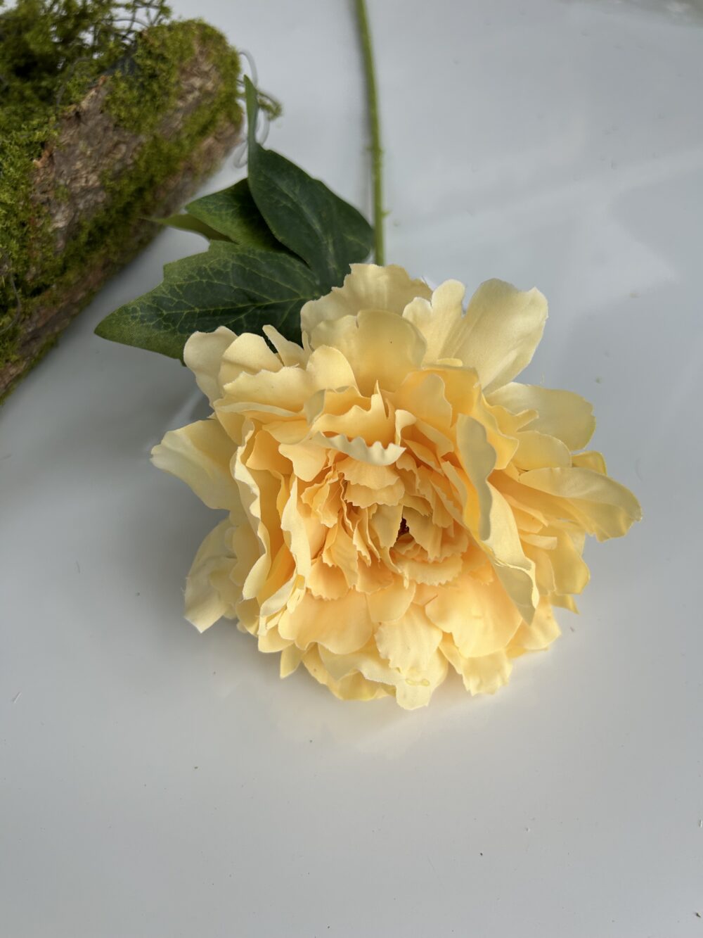 Штучний піон одиночний жовта