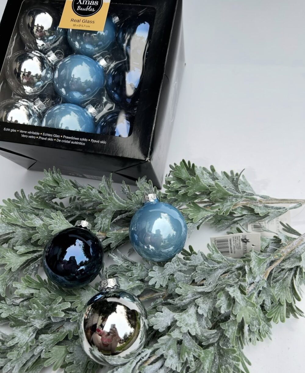 Кулі на ялинку голубі