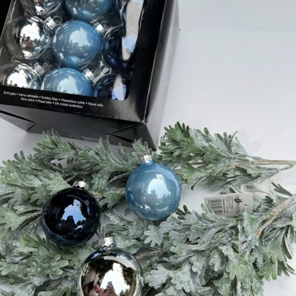 Кулі на ялинку голубі